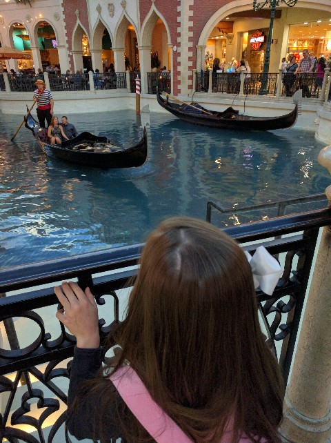 A Las Vegas family vacation can be fun for everyone if you know the best family friendly activities in Las Vegas with kids. #lasvegas #travelwithkids #familyvacation #lasvegaswithkids