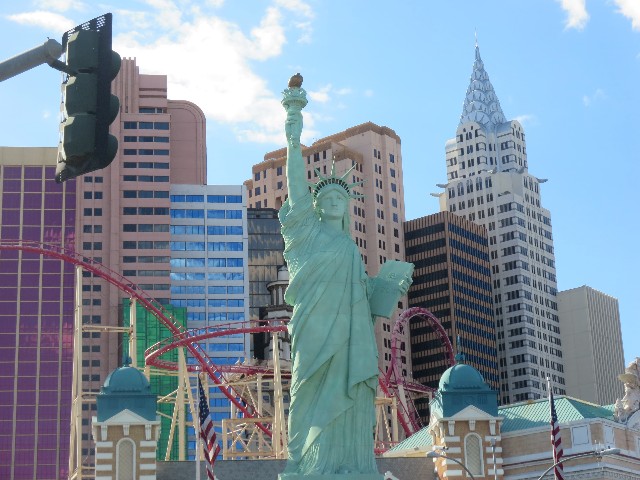 A Las Vegas family vacation can be fun for everyone if you know the best family friendly activities in Las Vegas with kids. #lasvegas #travelwithkids #familyvacation #lasvegaswithkids