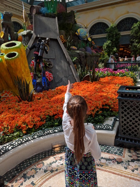 A Las Vegas family vacation can be fun for everyone if you know the best family friendly activities in Las Vegas with kids. #lasvegas #travelwithkids #familyvacation #lasvegaswithkids