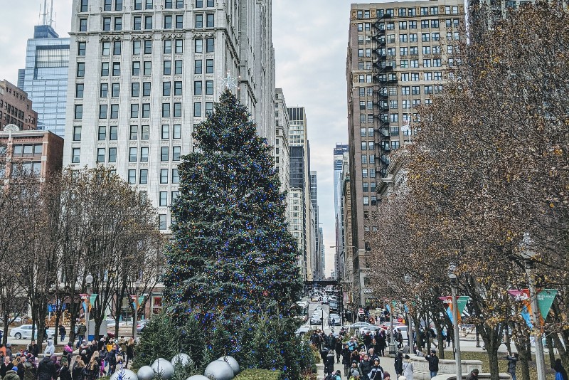 Are you visiting Chicago this Christmas and looking for festive winter activities? These are our favorite family traditions to celebrate Christmas in Chicago . #chicago #christmasinchicago #familytravel #christmas #milleniumpark