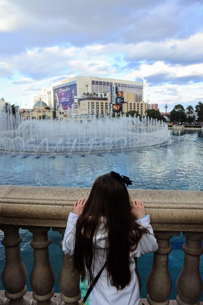 A Las Vegas family vacation can be fun for everyone if you know the best family friendly activities in Las Vegas with kids. #lasvegas #travelwithkids #familyvacation #lasvegaswithkids