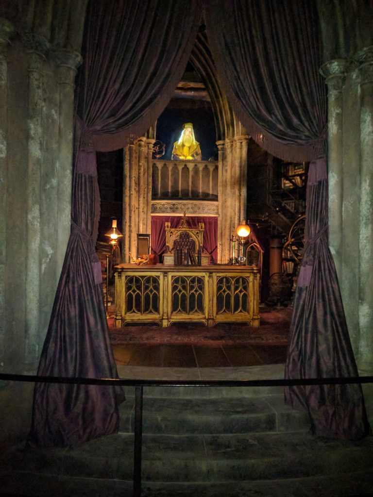 File:Harry Potter and the Forbidden Journey queue - Harry, Ron