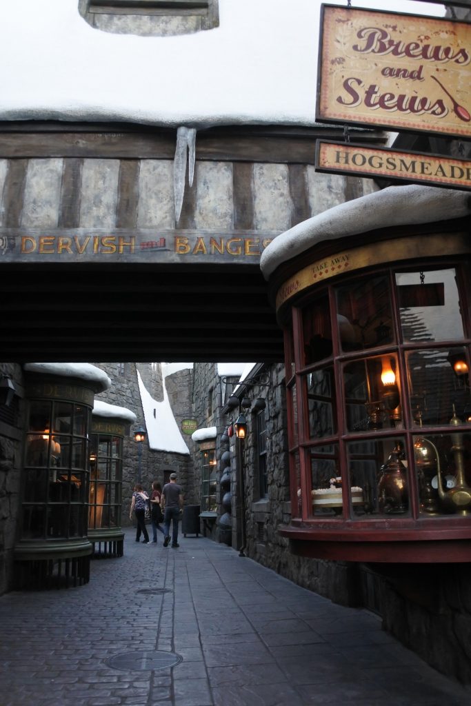 The Wizarding World of Harry Potter at Universal Studios Hollywood has a lot to offer! This complete guide of Harry Potter Hollywood will help you make the most of your day at Hogwarts and Hogsmeade!