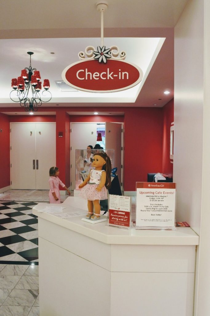 For those managing food allergies, eating out can be difficult or even scary. Dining at American Girl with food allergies was surprisingly easy and delicious!