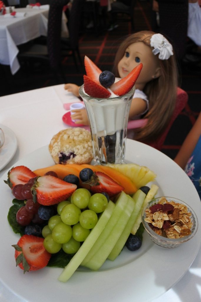 For those managing food allergies, eating out can be difficult or even scary. Dining at American Girl with food allergies was surprisingly easy and delicious!