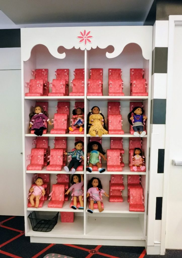 For those managing food allergies, eating out can be difficult or even scary. Dining at American Girl with food allergies was surprisingly easy and delicious!