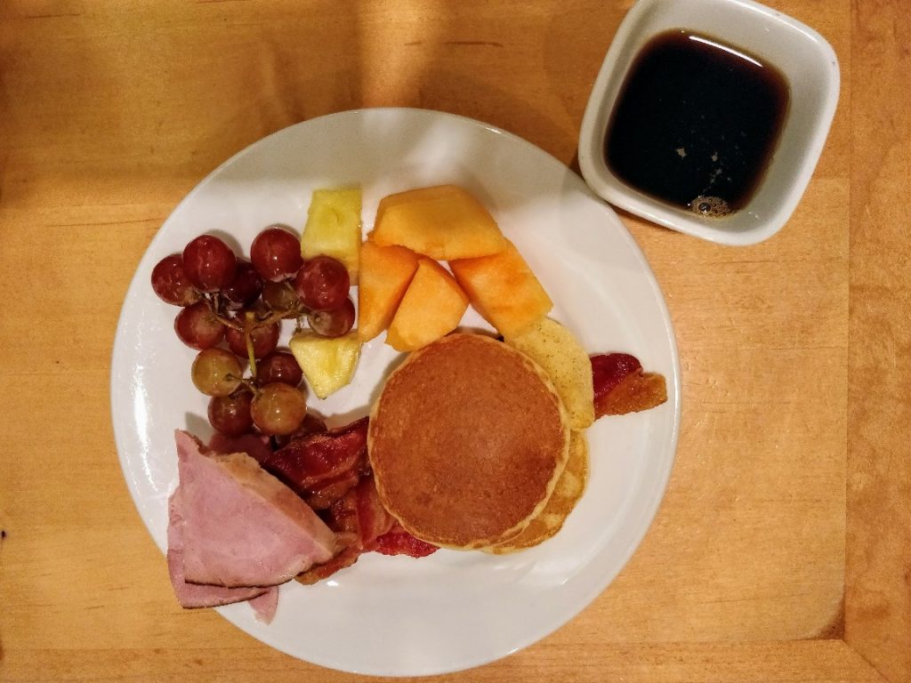 Looking for a relaxed character meal at Disney World? See why Cape May Cafe breakfast with Minnie and friends is a great way to start your morning!
