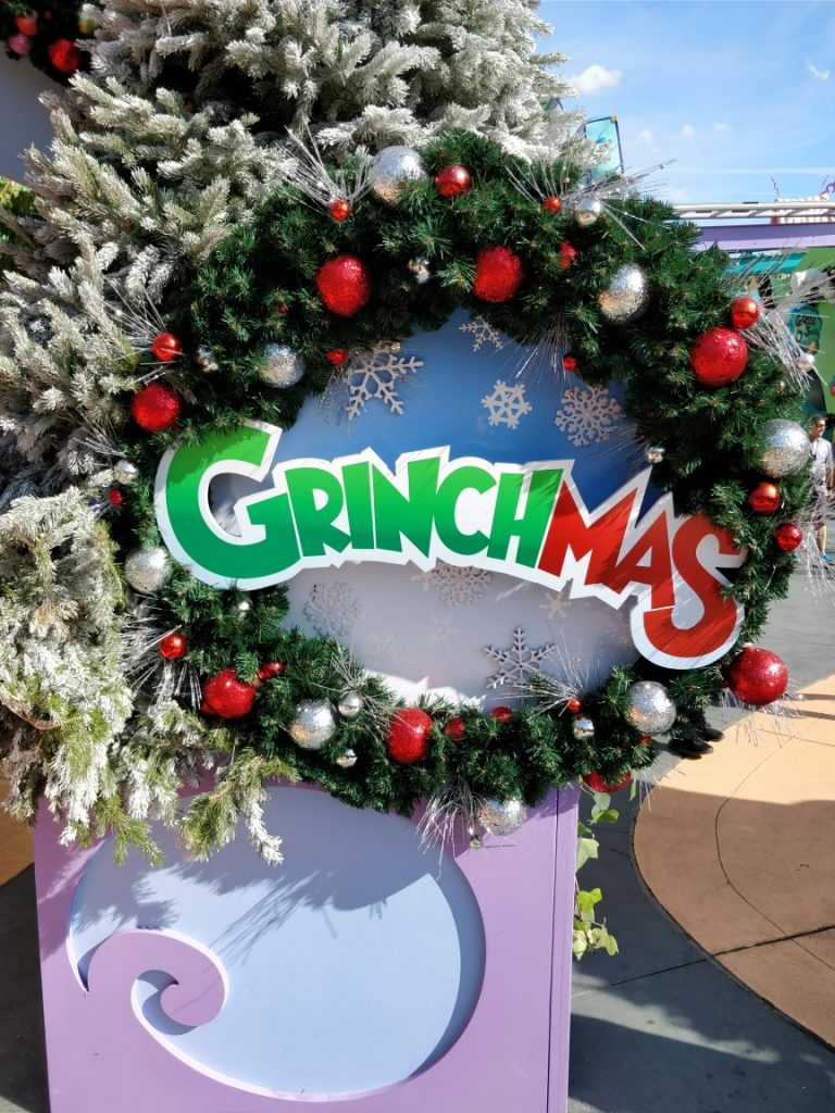 With all new offerings in 2017, we had to see what celebrating the holidays with a Universal Orlando Christmas was all about. Find out more about what activities put us in the Christmas spirit at Universal Orlando. #christmas #universalorlandochristmas #universalorlando #holidaysatuniversalorlando