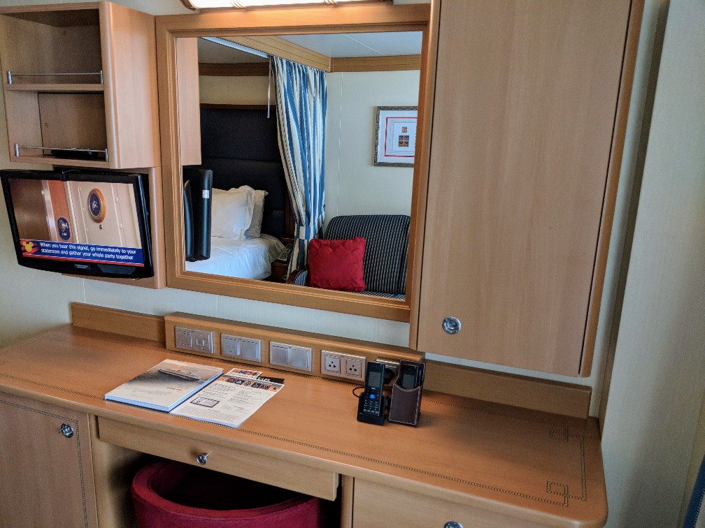 Choosing the right Disney Cruise stateroom is a big decision when booking your vacation. Find out why I think the Disney Dream Deluxe Oceanview Stateroom with Verandah is a great choice for your family and why we would pick the same room on our next Disney cruise. #disneycruise #disneystateroom