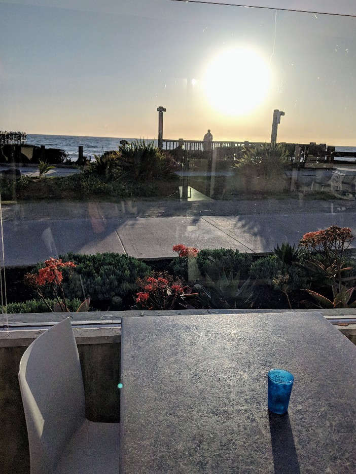 JRDN at Tower 23 in San Diego provides stunning views and is a luxurious spot to eat or drink in the otherwise casual Pacific Beach area. #sandiego