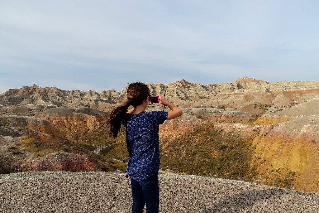 Mount Rushmore is a popular tourist destination, but South Dakota has so much more to offer. Follow our South Dakota itinerary for a great family trip. #visitsouthdakota #badlandsnationalpark #thebadlands #blackhills #custerstatepark #familytravel #mountrushmore