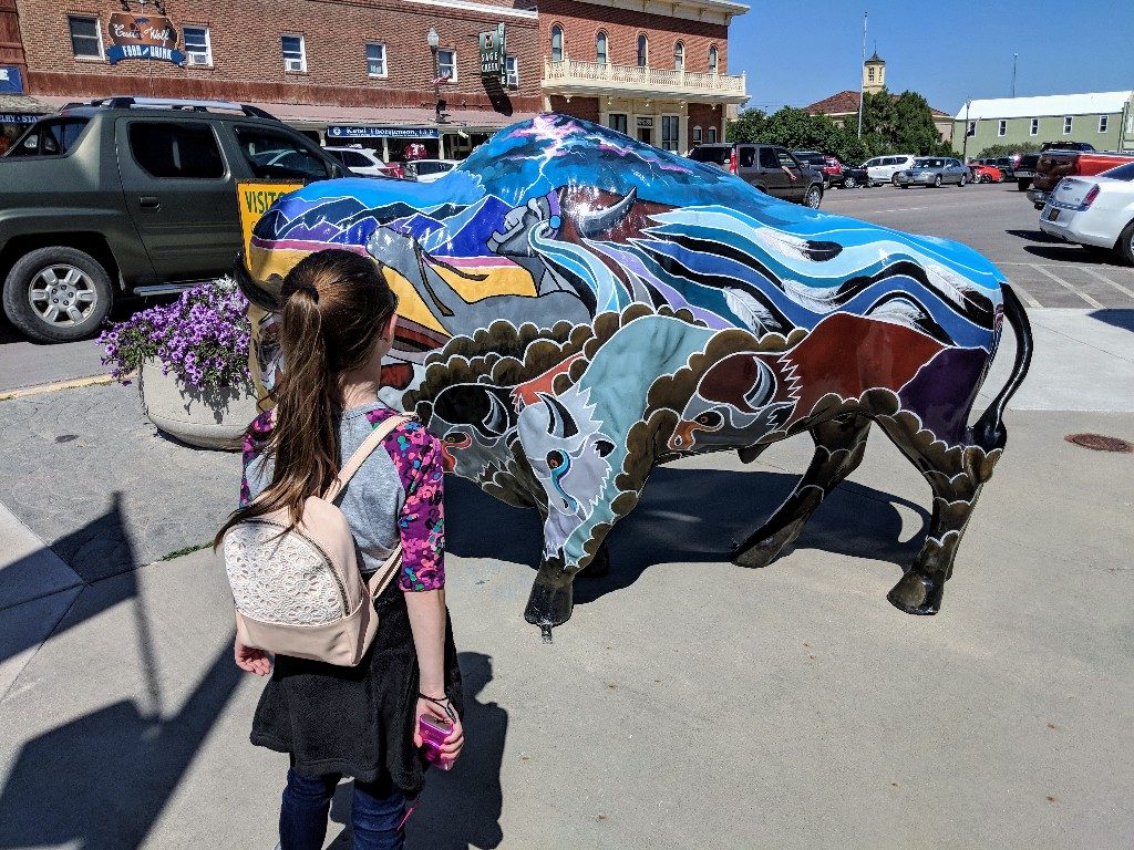 Mount Rushmore is a popular tourist destination, but South Dakota has so much more to offer. Follow our South Dakota itinerary for a great family trip. #visitsouthdakota #badlandsnationalpark #thebadlands #blackhills #custerstatepark #familytravel #mountrushmore