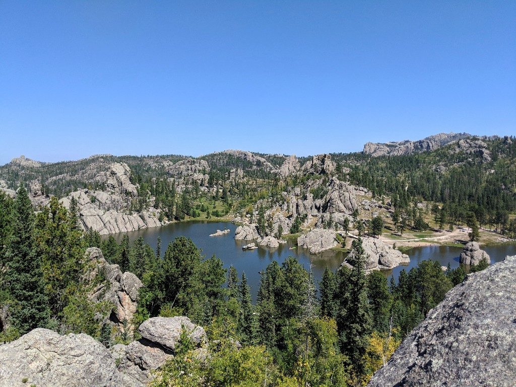 Mount Rushmore is a popular tourist destination, but South Dakota has so much more to offer. Follow our South Dakota itinerary for a great family trip. #visitsouthdakota #badlandsnationalpark #thebadlands #blackhills #custerstatepark #familytravel #mountrushmore