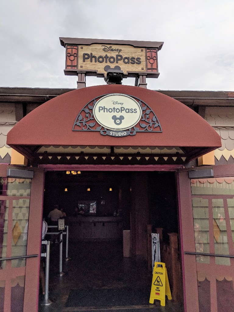 disney-photopass-studio-at-disney-springs-smart-mouse-travel