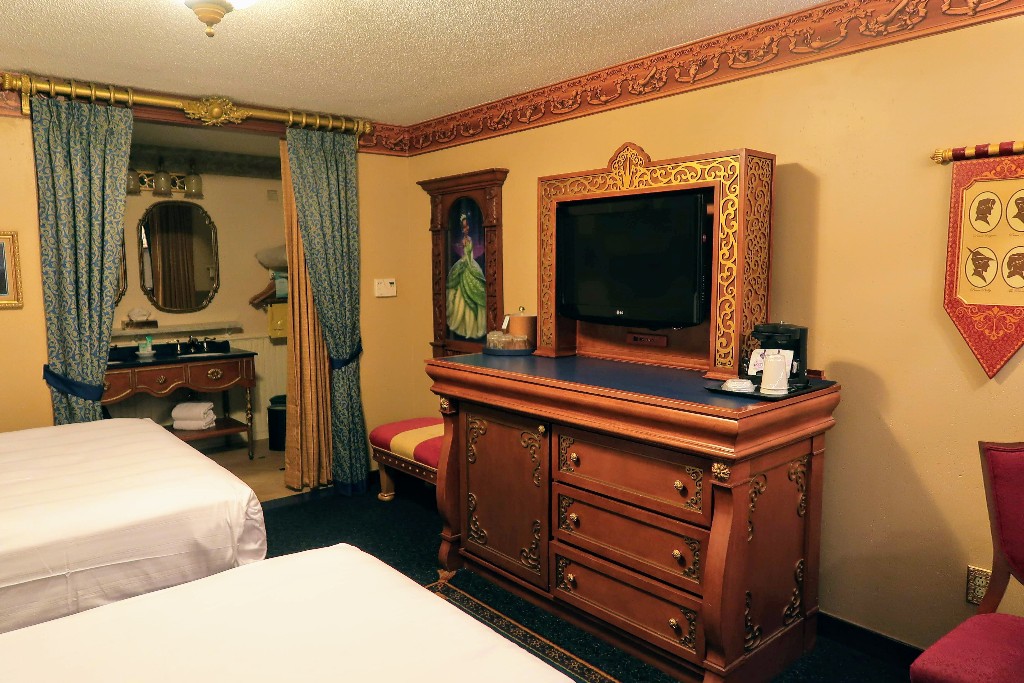 Disney S Port Orleans Riverside Resort Review Royal Guest Room