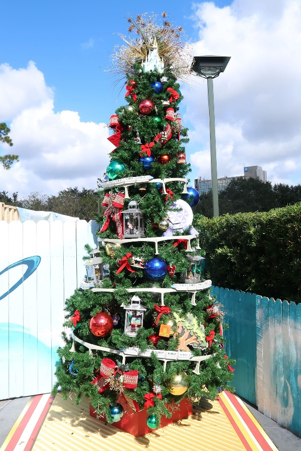 disney world christmas tree