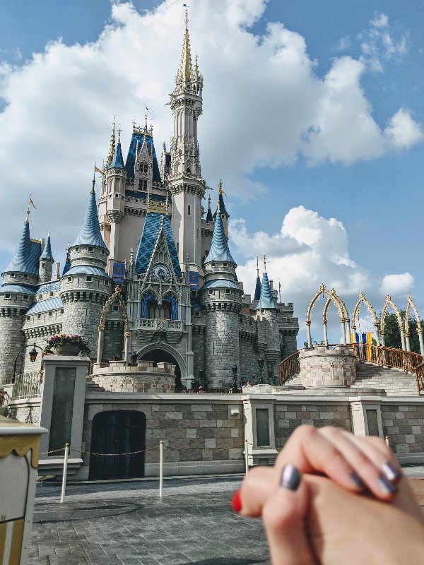 Are you having trouble deciding between a Disneyland Or Disney World trip? Learn more about each and how to choose the right Disney vacation for your family. #disneyland #disneyworld #disneyvacation #familytravel