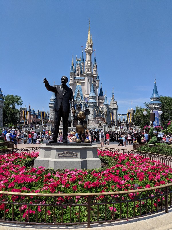 Are you having trouble deciding between a Disneyland Or Disney World trip? Learn more about each and how to choose the right Disney vacation for your family. #disneyland #disneyworld #disneyvacation #familytravel