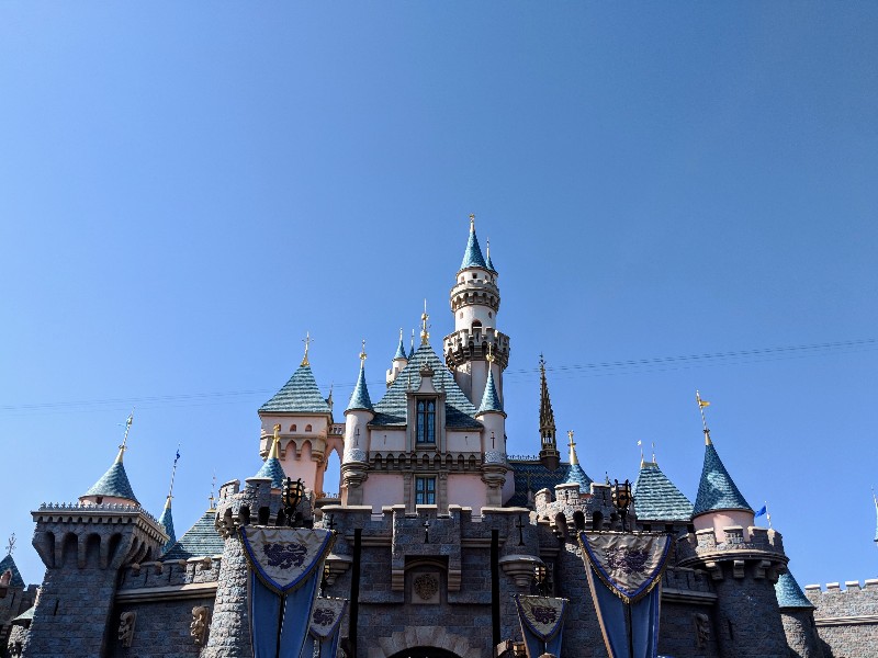 Are you having trouble deciding between a Disneyland Or Disney World trip? Learn more about each and how to choose the right Disney vacation for your family. #disneyland #disneyworld #disneyvacation #familytravel