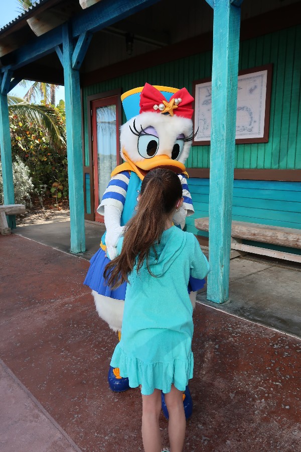 Did you know there are many ways to meet characters on a Disney Cruise? Read our best tips for meeting them and how to find your favorites. #disneycruise #disneycharacters #disneyvacation