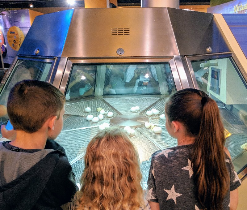 Visiting the Museum of Science and Indstry should be on your Chicago bucket list. Here are our member tips for visiting the Museum of Science and Industry.