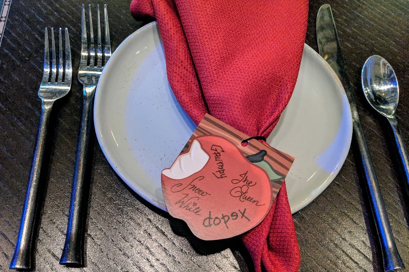 Storybook Dining at Artist Point with Snow White is a great Disney World character dining option with excellent food and hard to find characters. #disneyworld #disneycharacters #charactermeals #disneyvacation