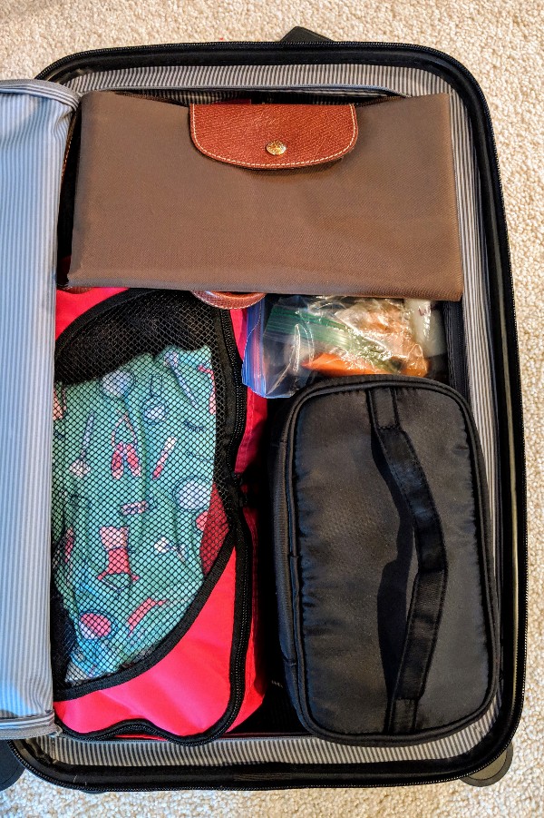I'm always looking for the perfect carry-on luggage and now I've finally found it. The Chester Minima Carry-On works on most airlines and fits a ton! #carryon #packing #travel #packingtips