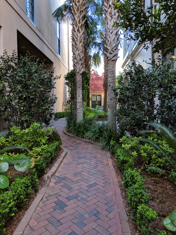 See why staying in a Planters Inn Charleston Garden Courtyard Suite might be the best choice for your family vacation to Charleston, South Carolina. #charleston #southcarolina #familytravel #charlestonhotel