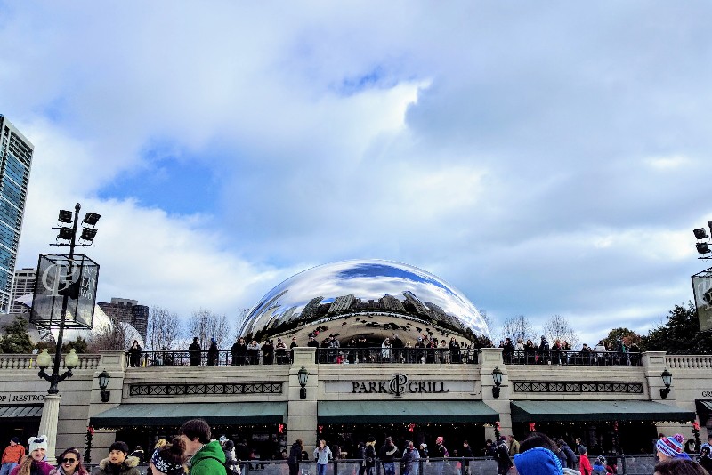 Local girl's guide to free and cheap activities at Millennium Park Chicago. Find out more about our favorite things to do at Millennium Park Chicago. #chicago #visitchicago #familytravel #freeandcheap