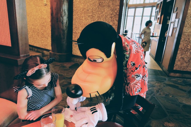 Aunty's Breakfast Celebration is the only place to see Mickey at a Disney Aulani character meal. Find out more in our Aulani character breakfast review. #disneyaulani #aulani #disneycharacters #mickey #mickeybreakfast