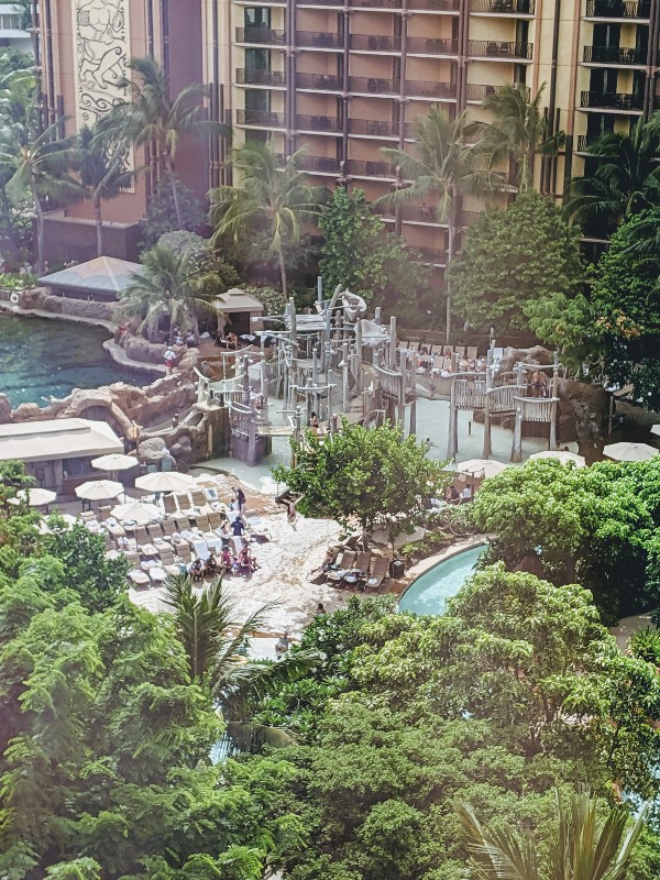 There are an amazing number of free Disney Aulani activities for resort guests. Here are tips on the best free Disney Aulani activities we experienced. #aulani #hawaii #familytravel #disneyaulani #disneyvacation