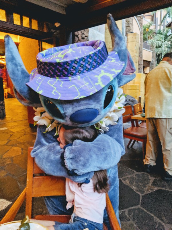 Find out why we recommend a rowdy good time with Donald and friends at Menehune Mischief, the Disney Aulani character dinner. #disneycharacters #disneyaulani #aulanicharacterdinner #disneyvacation #charactermeal