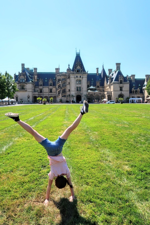 These tips for visiting Biltmore with kids will make for an enjoyable trip to North Carolina and great family vacation memories. #familytravel #northcarolina #biltmoreestate #biltmore #asheville #kidstravel