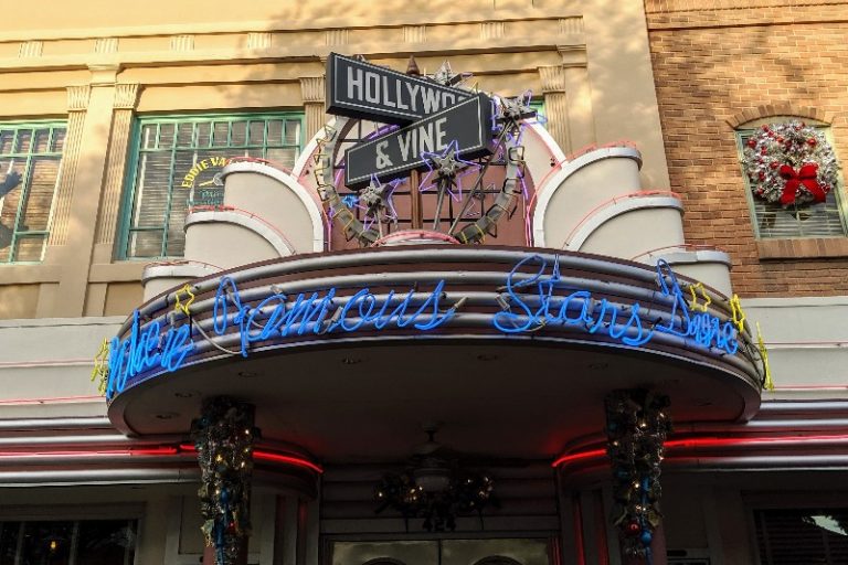 Minnie's Seasonal Dining Character Meal At Hollywood Studios - Smart ...