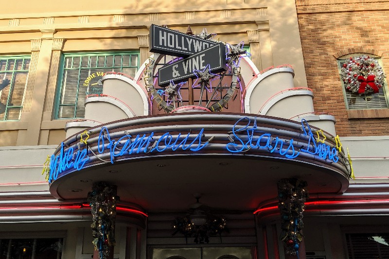 Minnie's Seasonal Dining character meal at Hollywood Studios lets you see classic characters ready to celebrate seasons like Christmas and Halloween. #disneyworld #disneychristmas #minniemouse #mickeymouse #disneycharactermeal