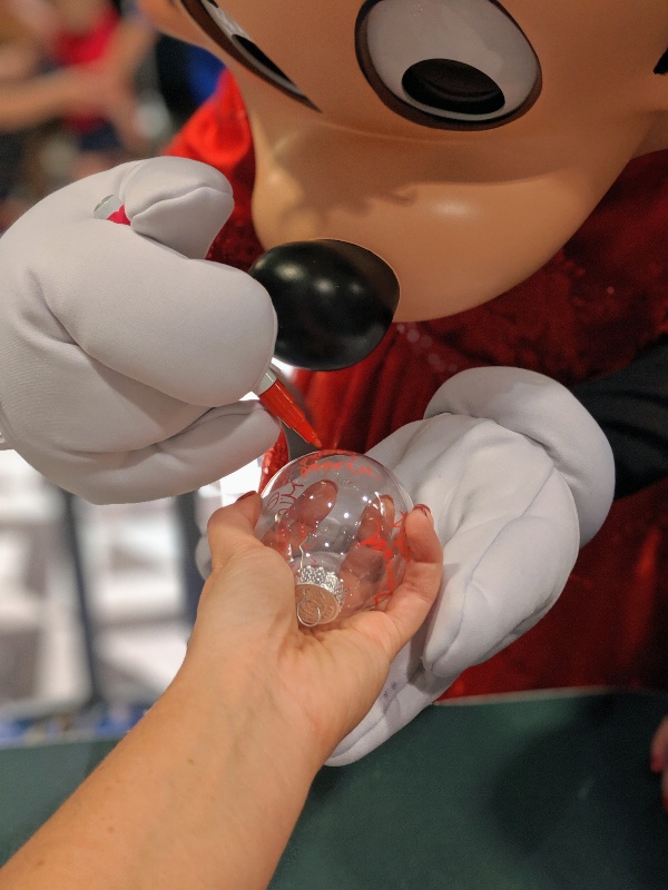 Disney character autographs are a great way to interact with characters. This DIY Disney autograph ornament makes a great souvenir and keepsake. #disneyland #disneyworld #disneycrafts #disneycharacters #disney #christmas