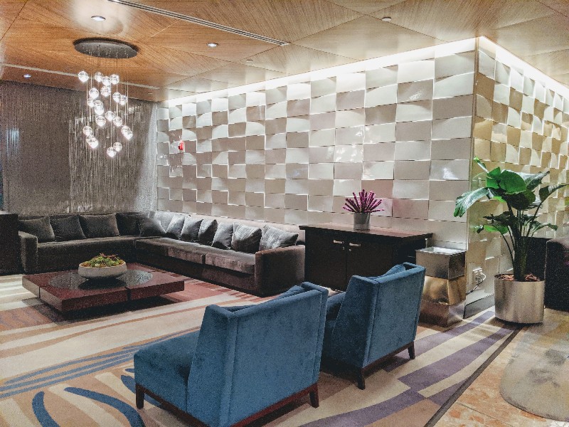 Disneys Moderne Resort garden wing er annerledes enn i hovedtårnet. Her er fordeler og ulemper med å bo i Et Moderne hagefløyerom. #disneyworld #contemporaryresort # disneyresort # disneyplanning