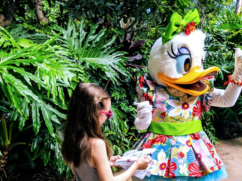 Disney Aulani character experiences occur all around the resort, but meeting Disney characters in Hawaii is very different that at the theme parks. #aulani #disneyaulani #disneytips #disneycharacters