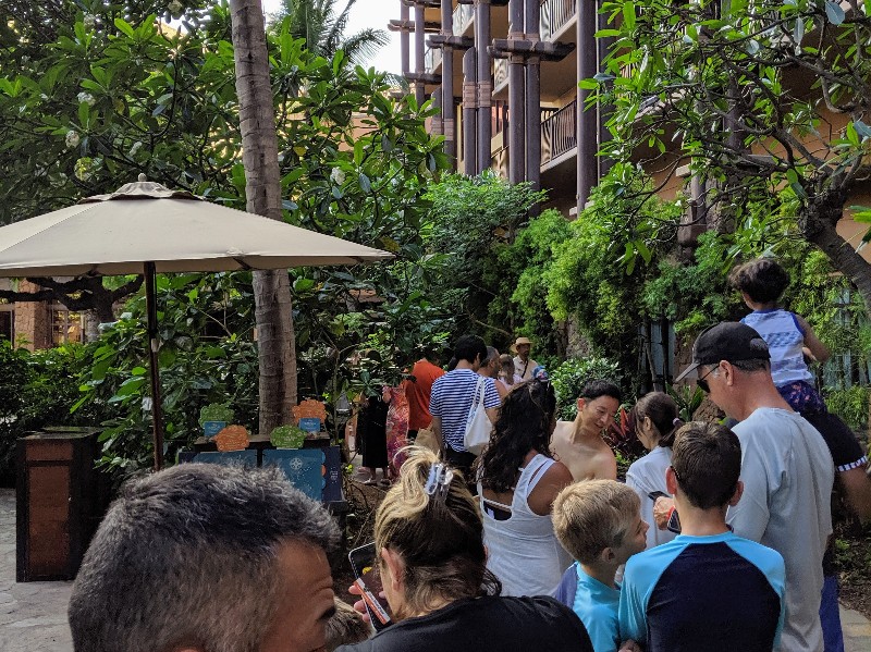 Disney Aulani character experiences occur all around the resort, but meeting Disney characters in Hawaii is very different that at the theme parks. #aulani #disneyaulani #disneytips #disneycharacters