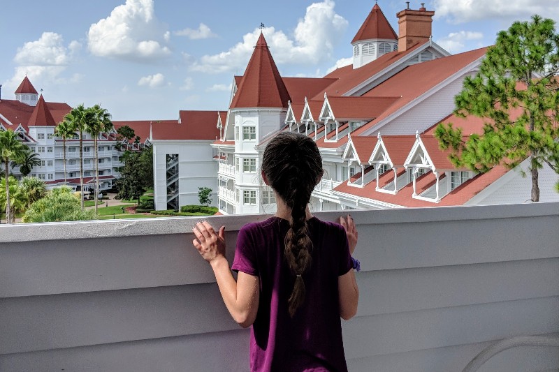 Understand what to expect at Disney World deluxe resorts, a ranked list of the best Disney World deluxe resorts, and pros and cons of each hotel. #disneyworld #disneyworldresorts #familytravel #disneytips