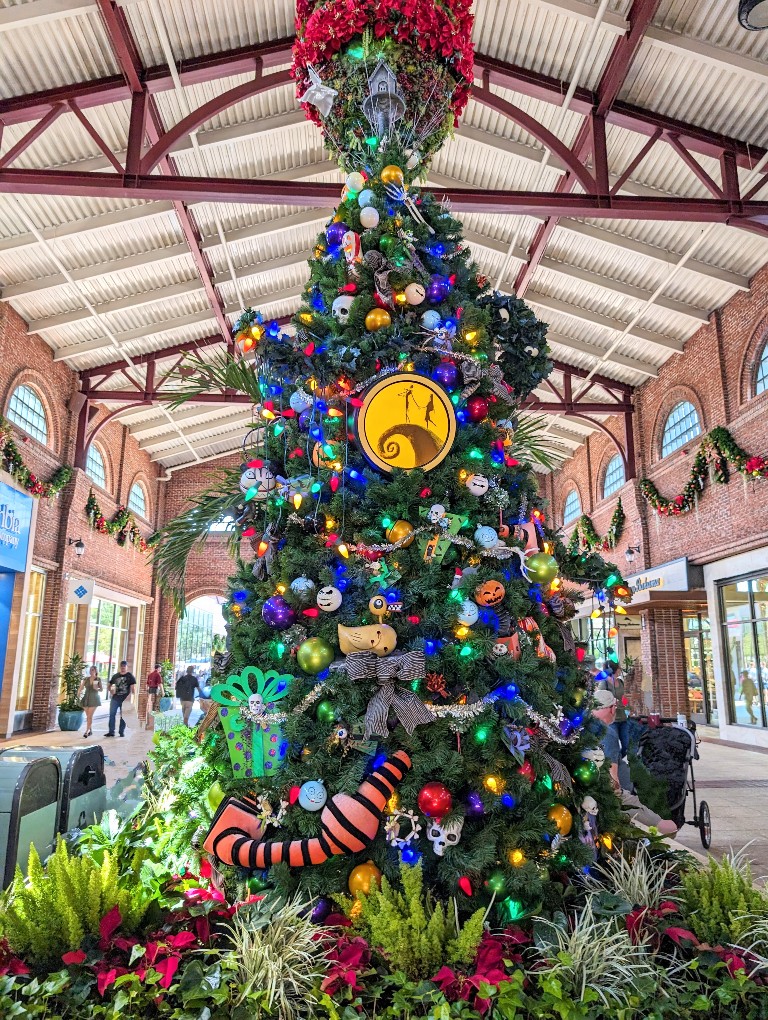 Disney World Christmas Guide To The Holidays 2023 - Smart Mouse Travel