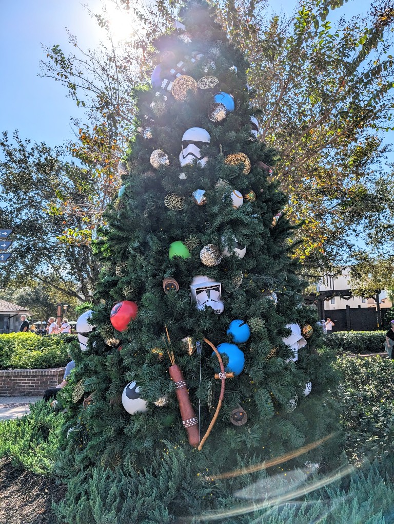 Find Clone and First Order masks, a hidden Jawa, and more on this Star Wars Christmas tree
