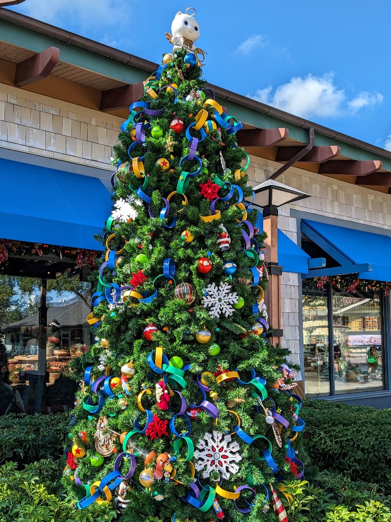 Colorful construction paper style garland and several Toy Story characters make this tree extra special