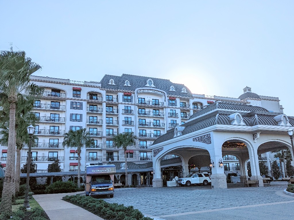 Beautiful view of the entrance portico at Disney's Riviera Resort