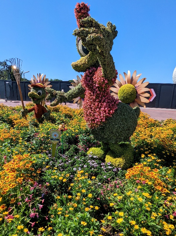 A daisy for Daisy in this topiary full of favorite Disney characters