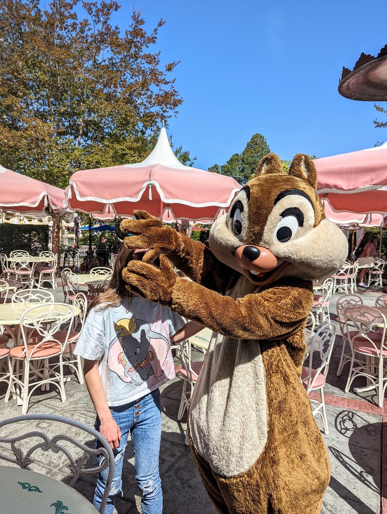 Dale covers Elizabeth's face instead of posing with her at Breakfast in the Park with Minnie and Friends