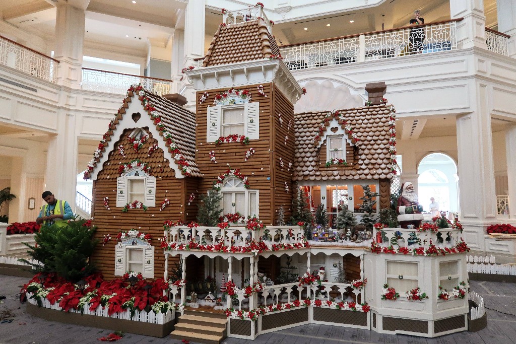 Grand Floridian gingerbread house makes the lobby smell delightful