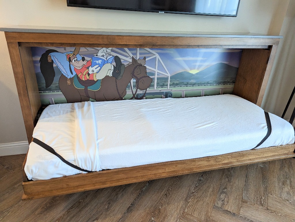 A Saratoga Springs 1 bedroom villa sleeps 5 people with this adorable twin 5th sleeper bed featuring Goofy sleeping on a racehorse