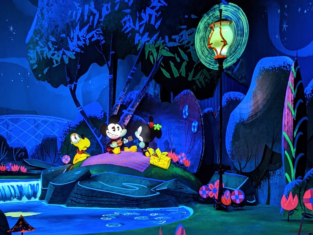 Mickey, Minnie, and Pluto animatronics have a picnic around a lake at the end of Mickey and Minnie's Runaway Railway