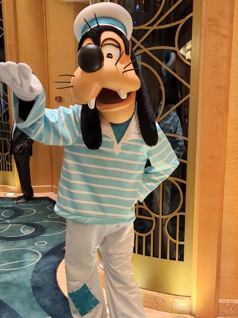 Goofy waves goodbye to a guest during the 'Til We Meet Again party
